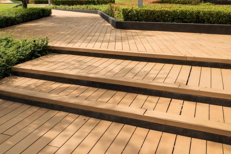 Terrasse en bois &agrave; Chavanay, conseils pour un projet durable